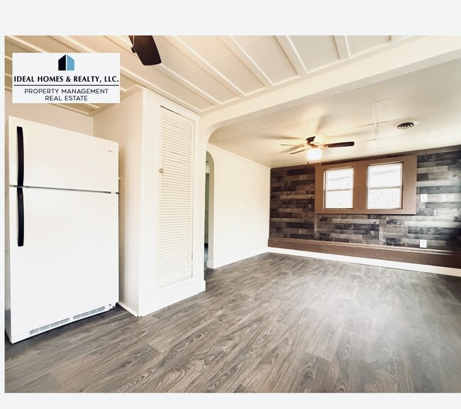 Foto del edificio - 4137 Corbin Dr