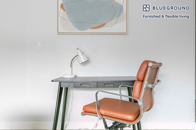 Building Photo - 1945 Latham St