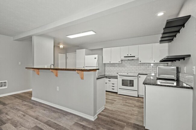 Building Photo - 22855 E Country Vista Dr