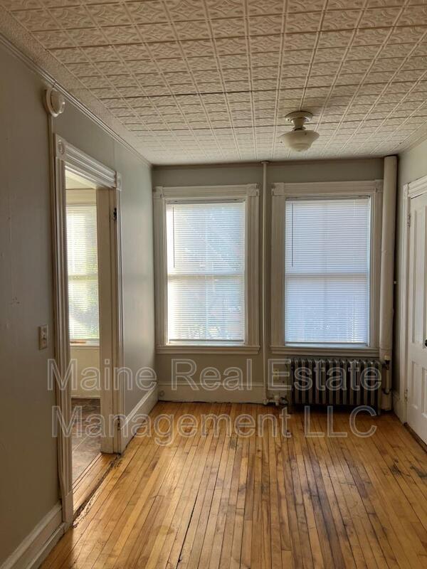 Building Photo - 591 Main St