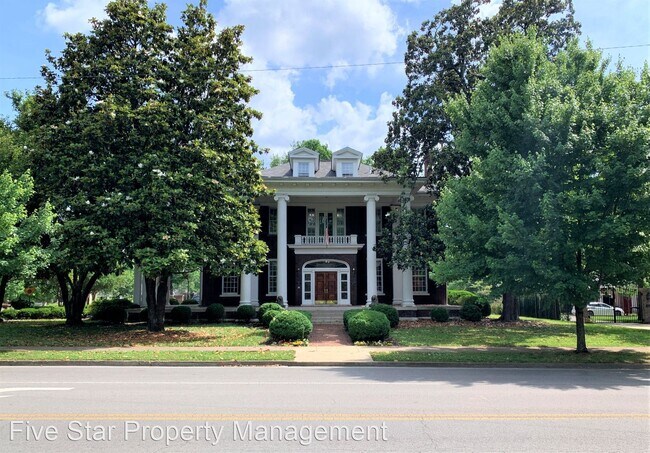 Building Photo - 4 br, 3.5 bath House - 450 E Main Street