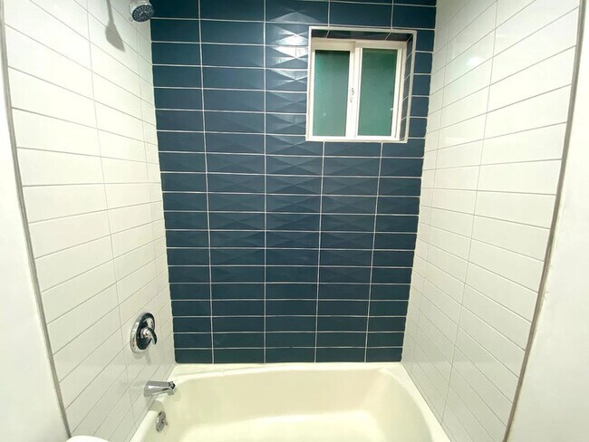 Foto del edificio - 730 E San Antonio Dr