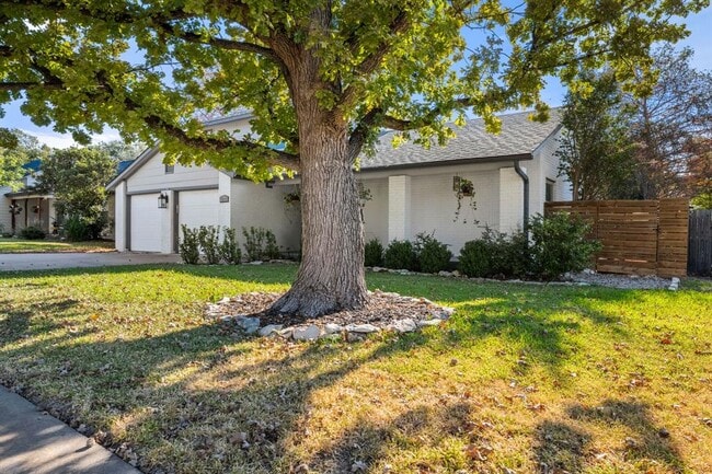 Building Photo - 1711 Foxfire Dr