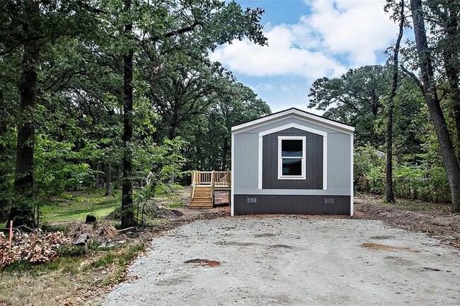 Building Photo - 102 Skylark Dr