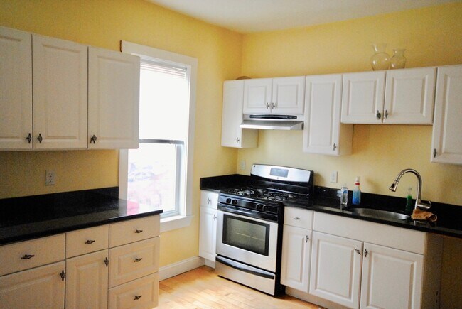 Building Photo - 1085 Dorchester Ave