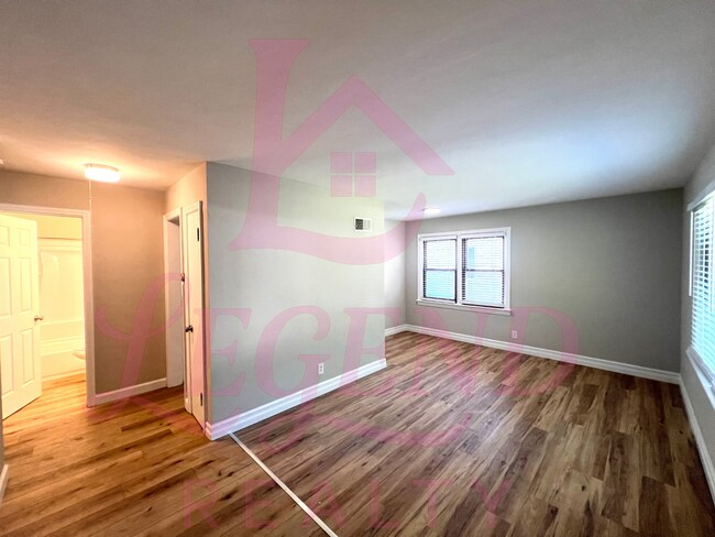 Foto del edificio - Updated 3-Bedroom Home with Garage & Spacious Yard