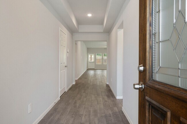 Building Photo - 914 Golden Willow Ln