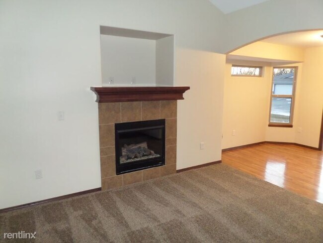 Building Photo - 221 E Kellogg St