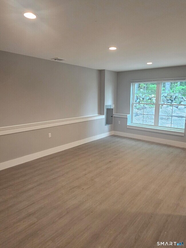 Building Photo - 91 Taft Pointe