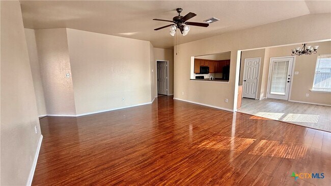 Foto del edificio - 2006 Griffin Dr