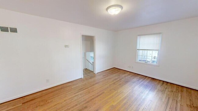 Foto del edificio - 910 Sylvan Ave