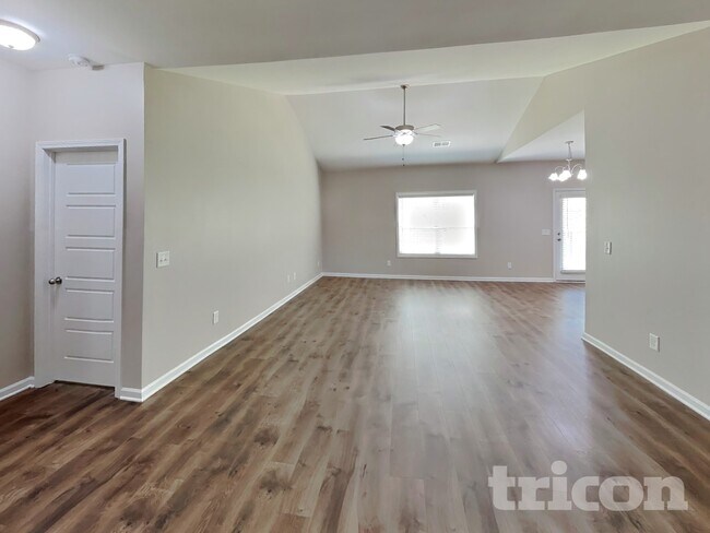 Building Photo - 733 W Coker Way