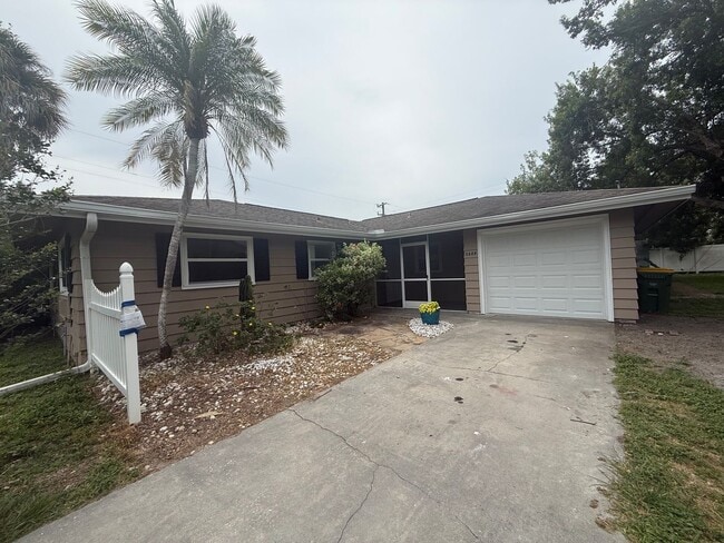 Building Photo - 3 Bedroom 2 Bath Single Family Home w/Garage & Bonus Room