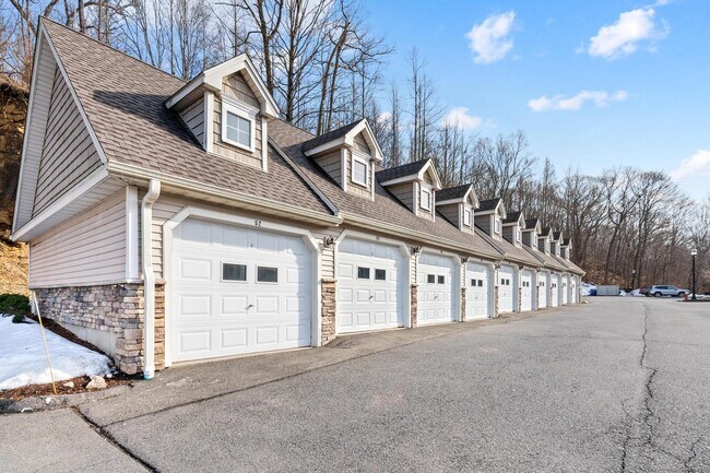 Building Photo - 95 South Ridge Lane