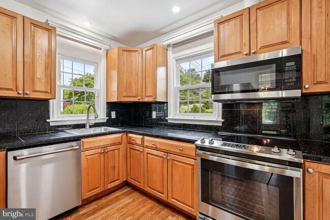 Building Photo - 4624 Reservoir Rd NW
