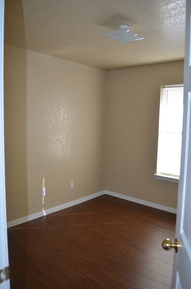 Building Photo - 1534 Shoshoni Trail