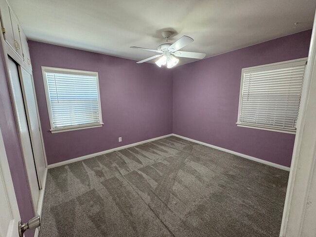 Building Photo - 1244 N Hollywood Way