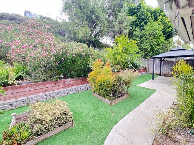 Foto del edificio - Lovely 4 Bed 3 Bath Brea Home With SOLAR