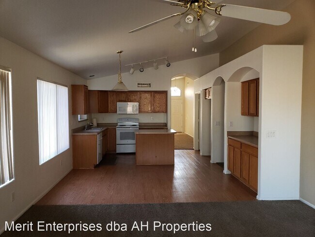 Foto del edificio - 4 br, 2.5 bath House - 12422 W SAN JUAN AVE