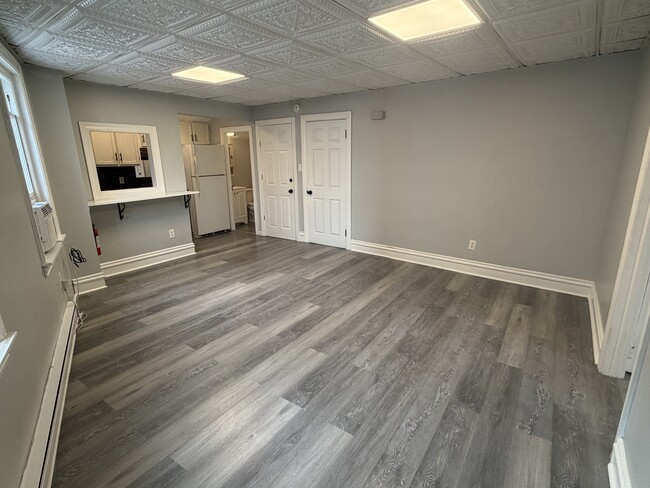 Building Photo - 6 E Temple Ave
