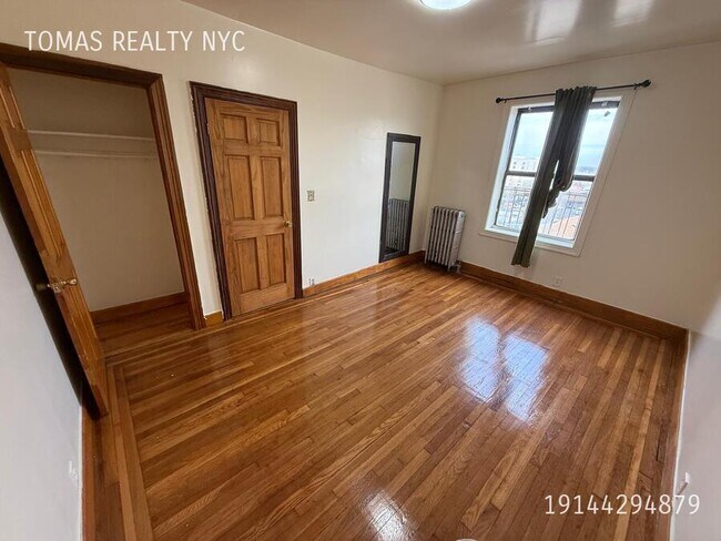 Foto del edificio - 710 E 235th St