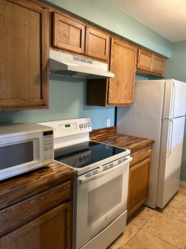 13118 Feather Sound Dr Unit 201, Fort Myers, FL 33919 Condo for Rent