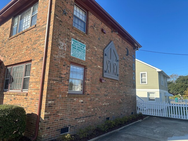 Building Photo - LittleBay1023