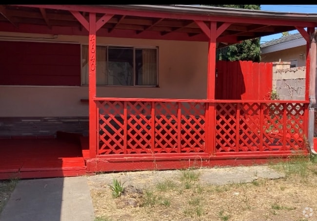 Building Photo - 4640 Clairemont Dr