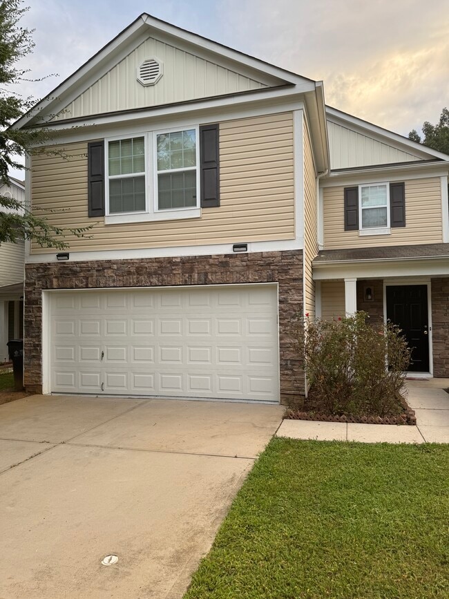 Building Photo - 5919 Fazenda Dr