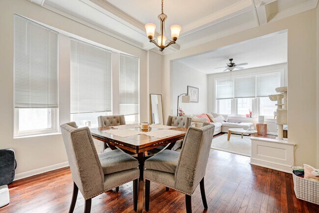 Foto del edificio - 2246 W Armitage Ave