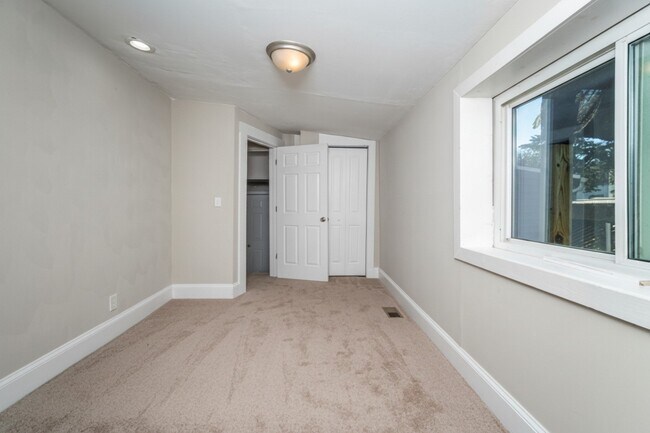 Building Photo - 3027 Grandy Ave
