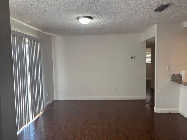 Foto del edificio - Nice Duplex in Cul-De-Sac