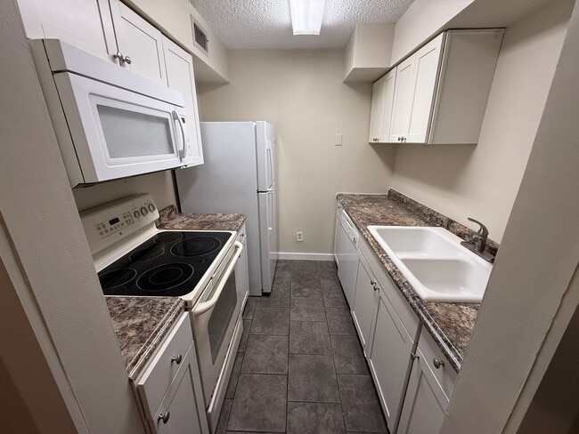 Building Photo - 2 Bed/1 Bath, Ground Floor unit at Serravella at Spring Valley! AVAILABLE NOW!