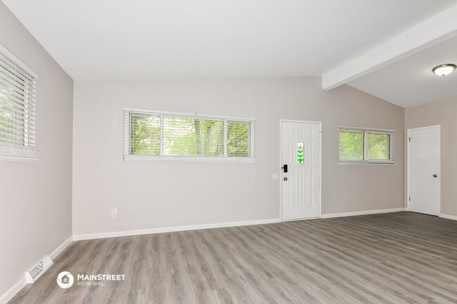 Building Photo - 1545 Swan Dr
