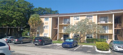 Building Photo - 300 Palm Cir W
