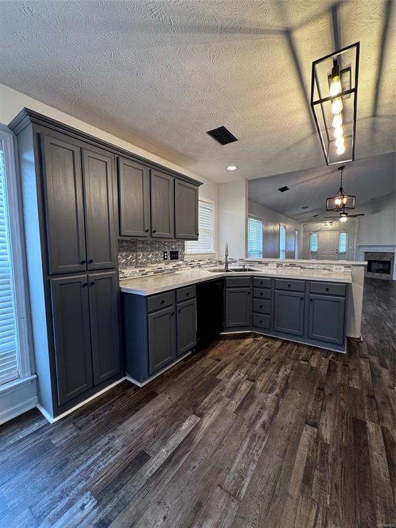 Foto del edificio - 1801 Young Pointe Blvd