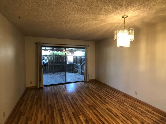 Foto del edificio - Remodeled Almaden Valley Townhouse