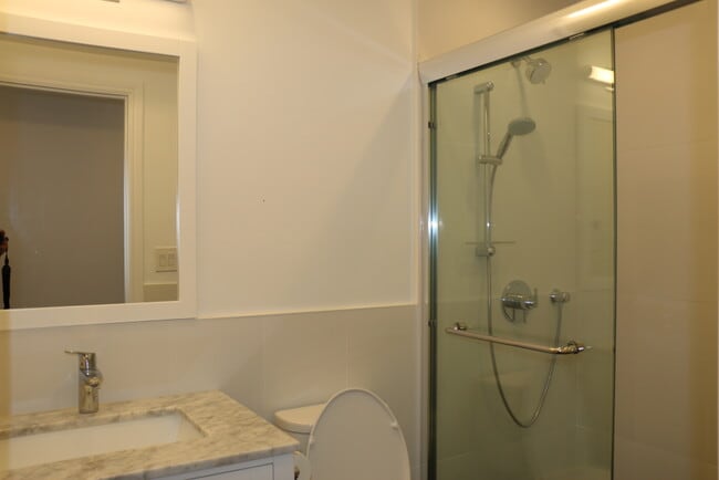 Building Photo - 1052 Jamestown Ave