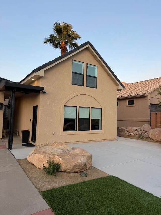 Building Photo - 1758 Point Dr