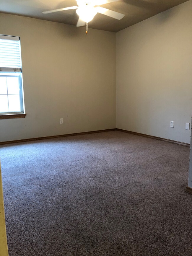 Building Photo - 102 S East St