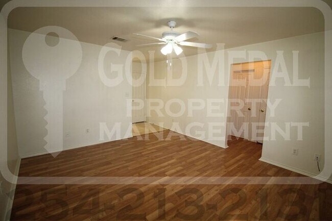 Foto del edificio - 3304 Hereford Ln