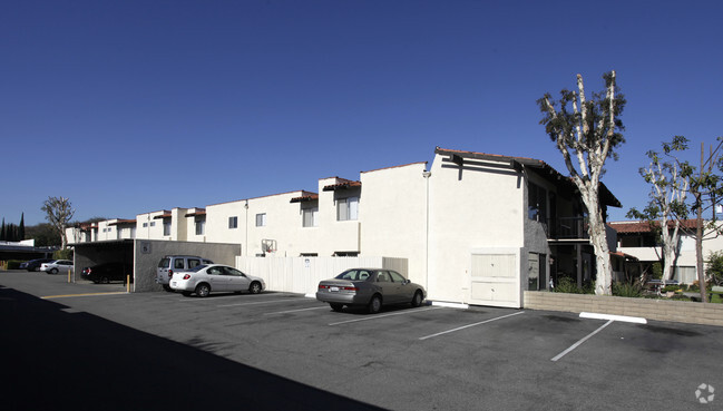 Tustin Plaza Apartments photo'