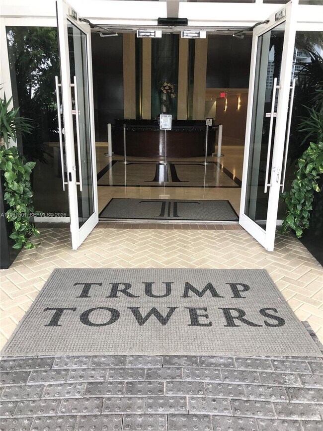 Foto del edificio - 15811 Collins Ave