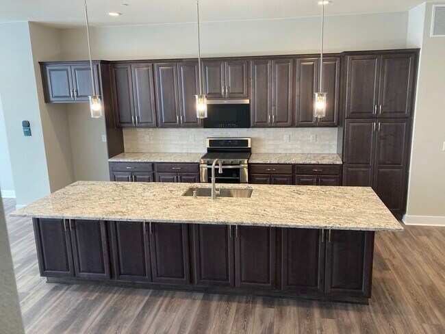 Foto del edificio - 820 Superior Dr