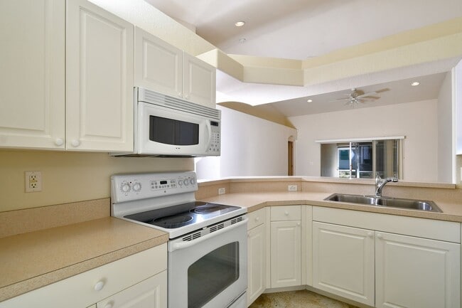 Foto del edificio - 2 Bed, 2Bath 2 Car Garage  With many extras included