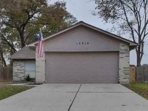 Building Photo - 10919 Almond Grove