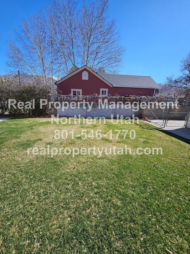 Foto del edificio - 3 Bedroom 2 Bath Ogden Duplex