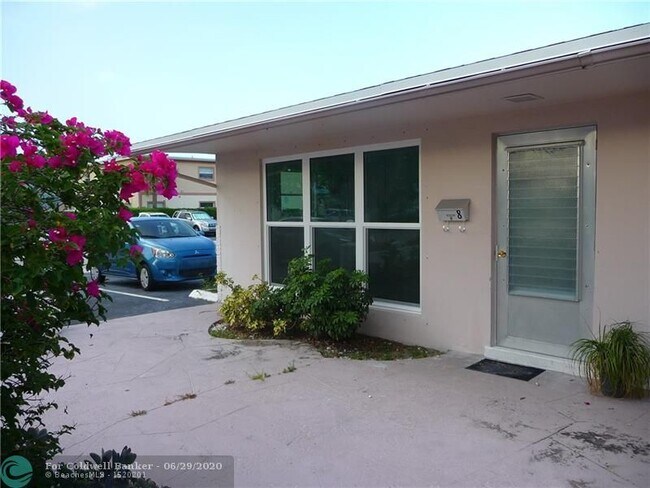 Building Photo - 1260 SE 3rd Ct