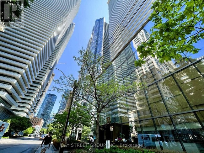 Building Photo - 33 Charles St E