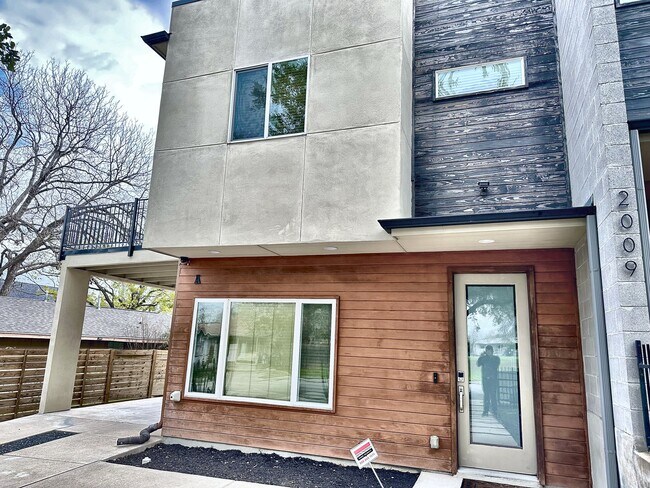Foto del edificio - 2009 Uphill Ln